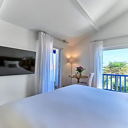Otel L'arche 4*